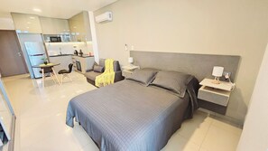 1 slaapkamer, een strijkplank/strijkijzer, wifi, beddengoed