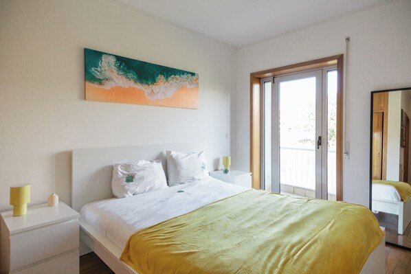 2 habitaciones, tabla de planchar con plancha y cuna de viaje 