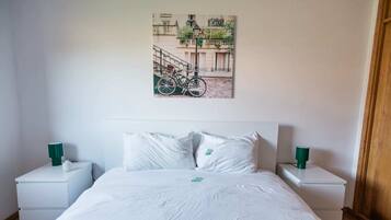 2 bedrooms, iron/ironing board, travel cot, free WiFi