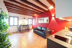 公寓, 運河景觀 | 起居區 | 平面電視