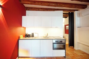 公寓, 運河景觀 | 起居區 | 平面電視