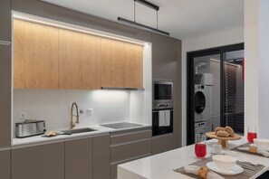 Fridge, microwave, oven, stovetop - With Pool and Balcony - Uptown II (Funchal)
