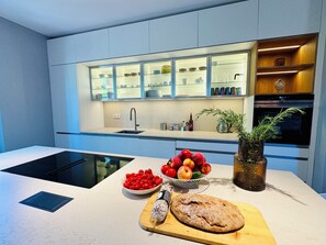 Réfrigérateur, four, plaque de cuisson, lave-vaisselle