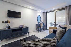 Comfort Quadruple Room | Free WiFi - Voger Alaçatı Family (Cesme)