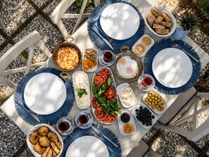 Free daily on-the-go breakfast - Voger Alaçatı Family (Cesme)