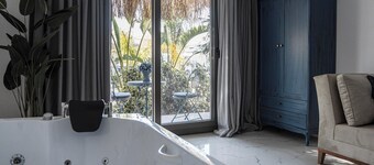 Voger Alaçatı Family