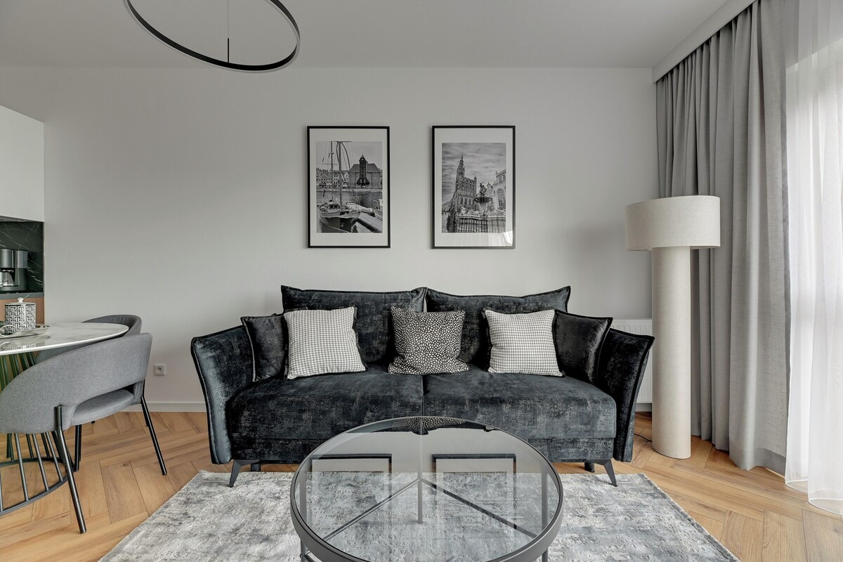 Deluxe Apartment, Balcony | Living room