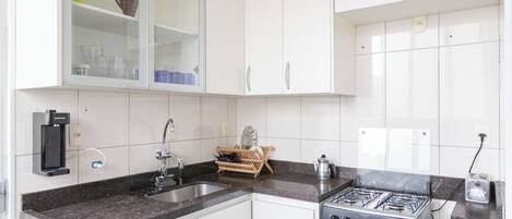 Studio | Shared kitchen | Shared fridge, microwave, oven, cookware/dishes/utensils