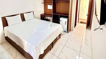 Escrivaninha, espaço de trabalho para notebook, Wi-Fi de cortesia