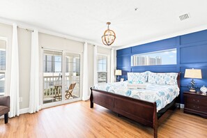 5 bedrooms, individually decorated, individually furnished, bed sheets - Sailors Cove: 5-bedroom, 4.5 Baths, Sleeps 12! Steps Away From the Beach! (Panama City Beach)