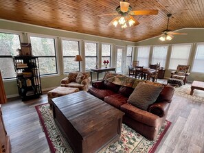 Living area - Silver's Snowbird Cabin (Robbinsville)