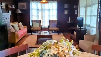Chalet, Patio, Garden View | Living area