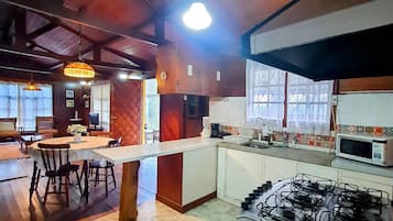 Chalet, patio, vistas al jardín | Cocina privada