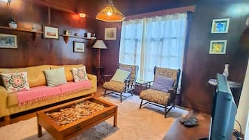Chalet, Patio, Garden View | Living area