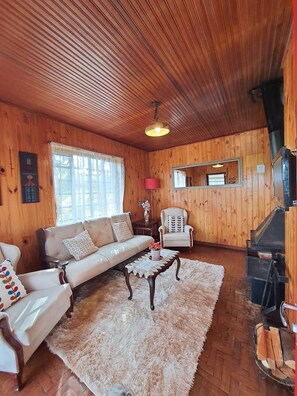 Chalet, Terrasse, Gartenblick | Wohnbereich