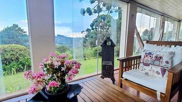 Chalet, Patio, Garden View | Living area