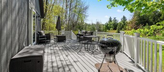 Pet friendly home near Baileys Harbor, Door County- private wooded lot!