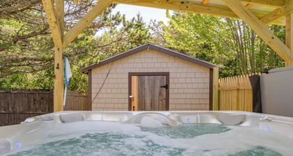 Coastal 3BR Cottage near Acadia NP w/ Hot Tub
