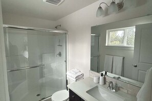 Bruser, håndklæder, Sæbe, Toiletpapir