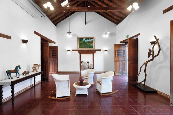 Interior - Salones para eventos especiales (Granada)