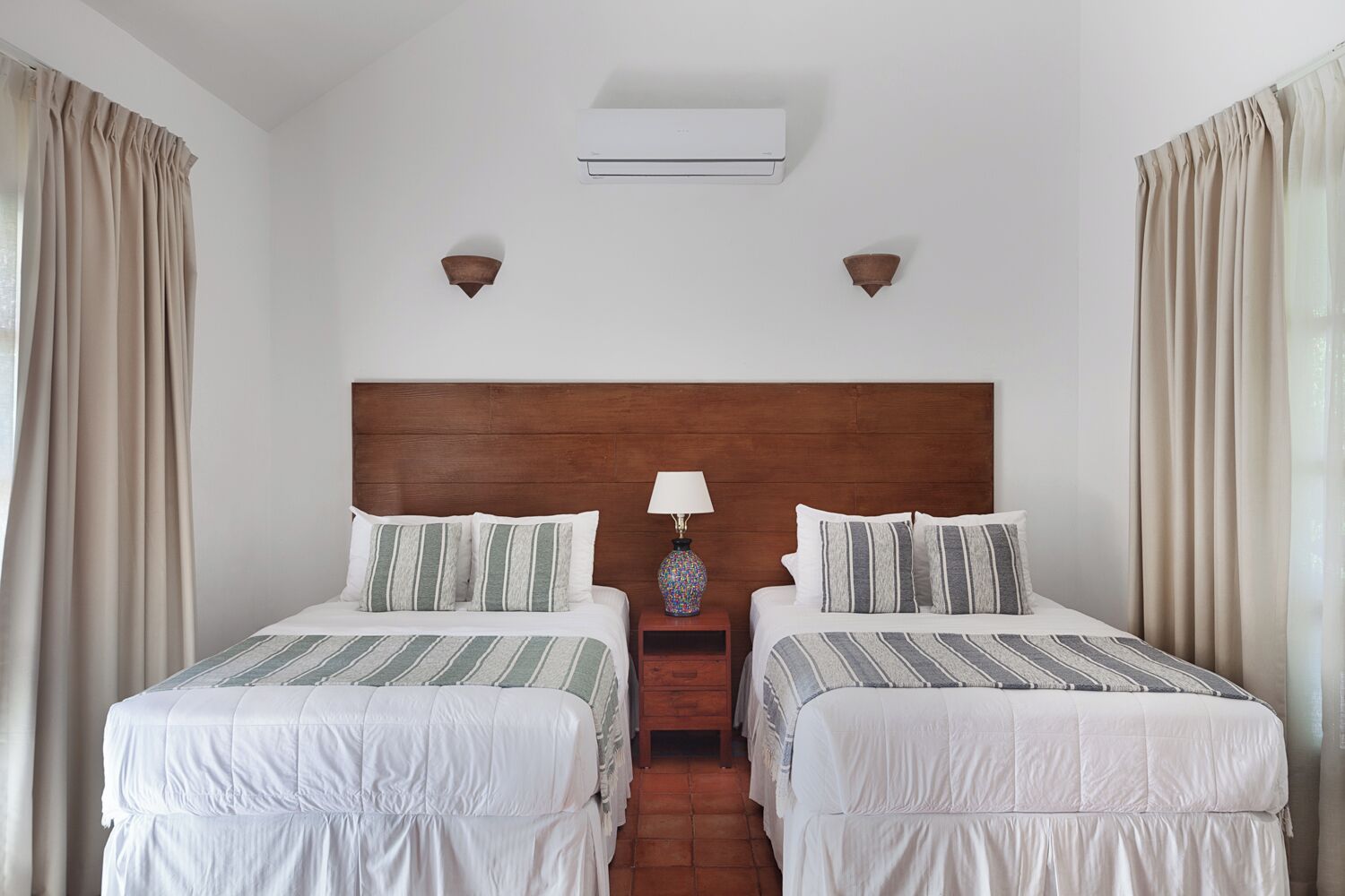 1 bedroom, desk, WiFi, bed sheets