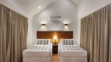 1 bedroom, desk, WiFi, bed sheets