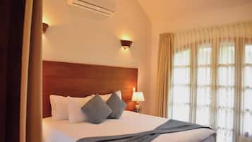 1 bedroom, desk, WiFi, bed sheets