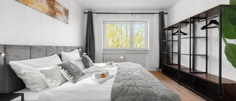 3 Schlafzimmer, Schreibtisch, Bügeleisen/Bügelbrett, WLAN