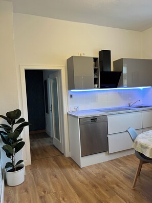 電子レンジ、オーブン、コンロ、食器洗い機