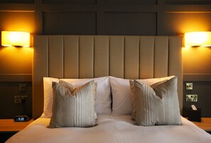 Premium bedding, in-room safe, individually decorated, blackout drapes - The Coach & Horses (King's Lynn)