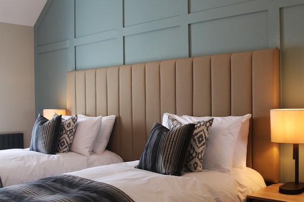 Deluxe Double or Twin Room | Premium bedding, in-room safe, individually decorated, blackout drapes