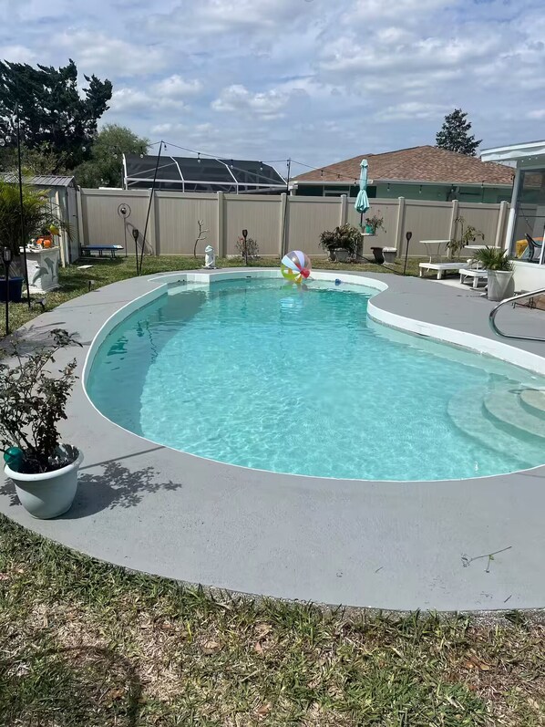 حمّام سباحة خارجي