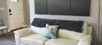 Starfish Kisses, beautiful pool home, 8 min from beach, 12 min to speed way.