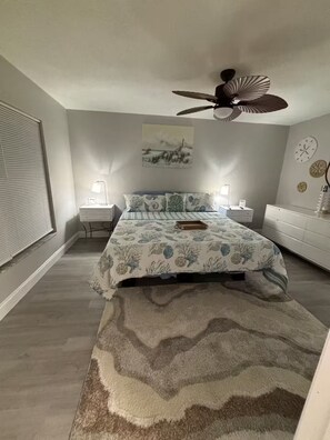 4 عدّة غرف نوم ومكتب ومكواة/لوح كي وواي فاي