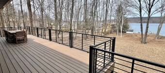 Newly remodeled Lakefront 4-bedroom house with AC and WiFi in Iron Mountain