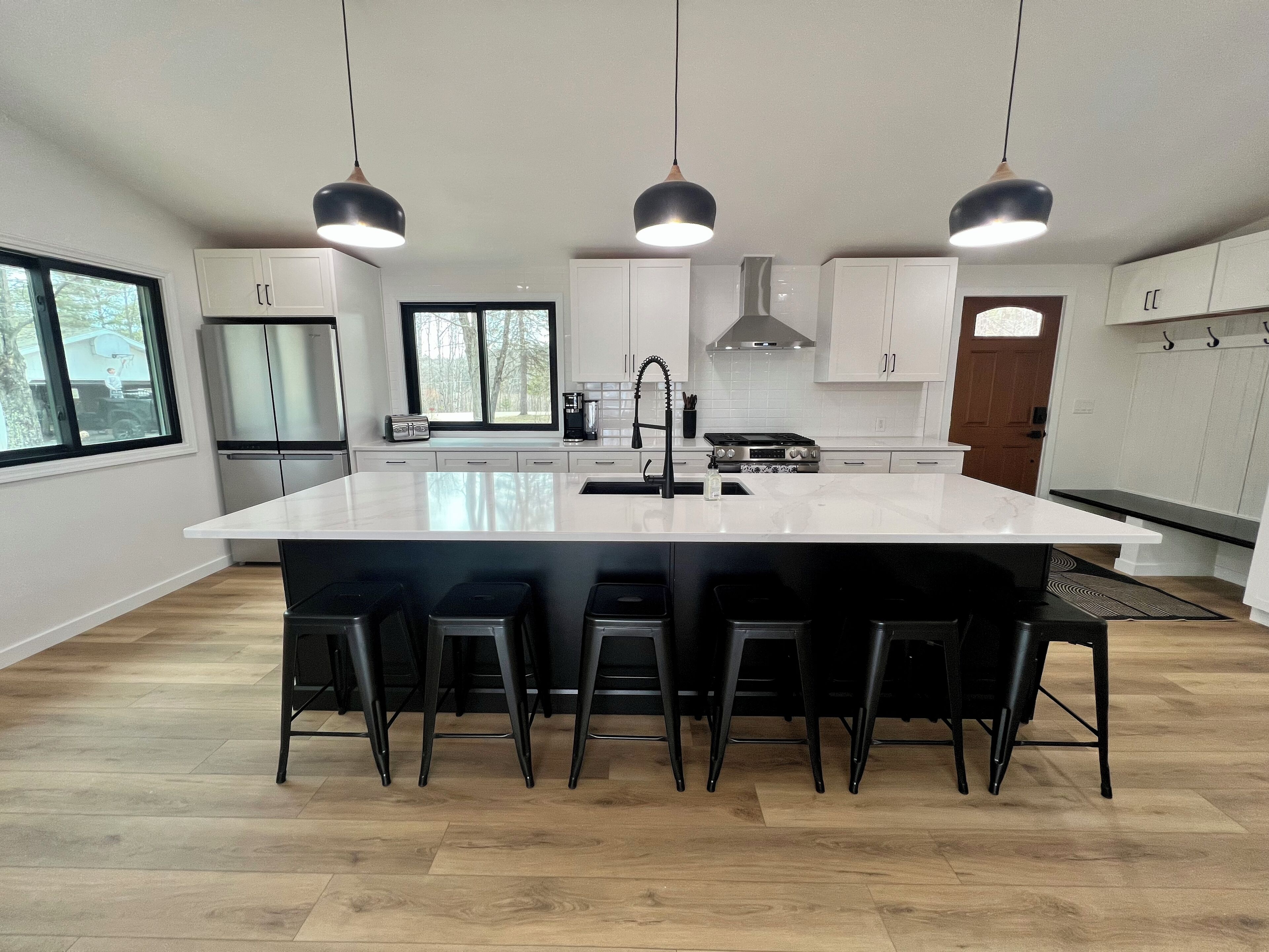 Refrigerador, microondas, horno y parrilla de estufa 