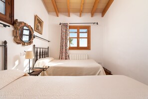 3 habitaciones, acceso a internet y ropa de cama