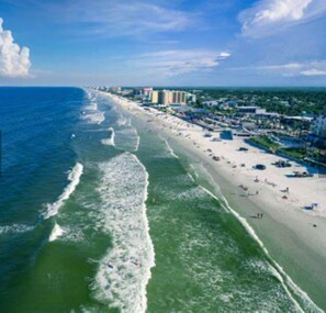 Aurinkotuoleja, rantapyyhkeitä