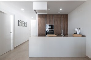 Refrigerador, microondas, lavavajillas, cafetera/tetera