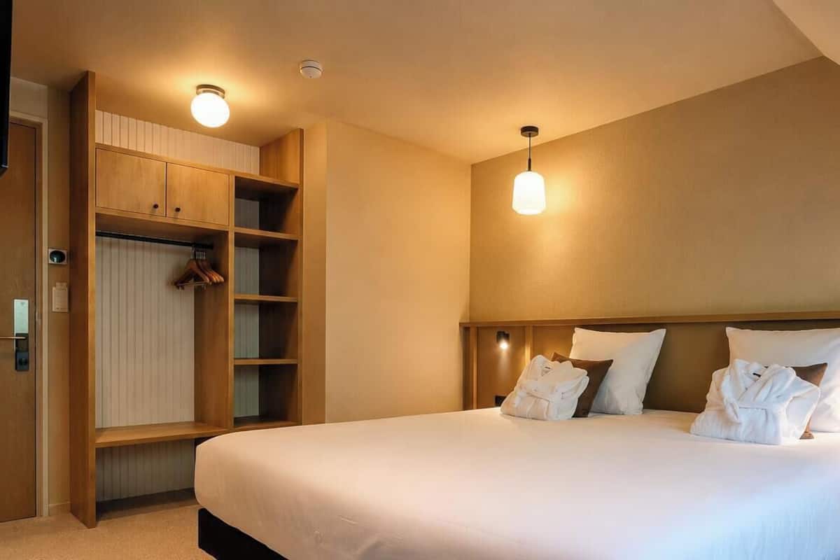 Business Room | Cribs (free), WiFi (free), bed sheets
