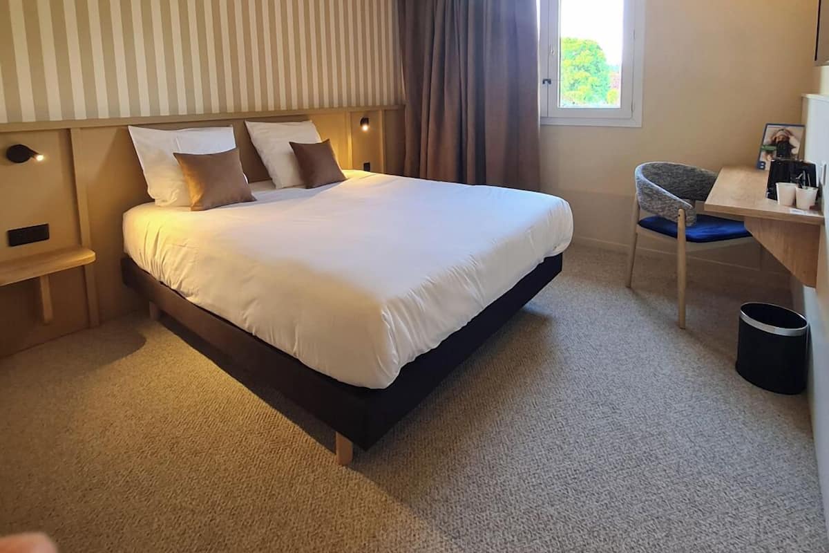 Comfort Double Room | Cribs (free), WiFi (free), bed sheets