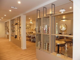 Desayuno buffet diario (EUR 13.00 por persona)