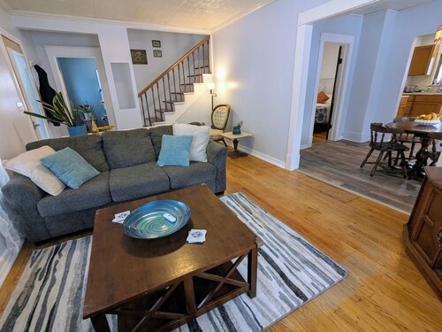 Downtown Cozy Cottage walk to Dow Diamond, Dow Gardens, Downtown Midland!