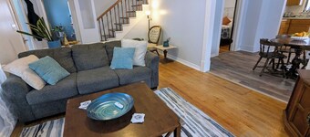 Downtown Cozy Cottage walk to Dow Diamond, Dow Gardens, Downtown Midland!