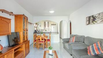 House, 4 Bedrooms, Terrace | Living area