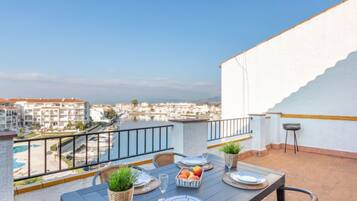 House, 4 Bedrooms, Terrace | Outdoor dining