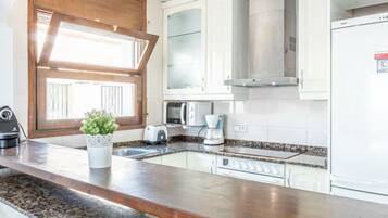 House, 4 Bedrooms, Terrace | Private kitchen