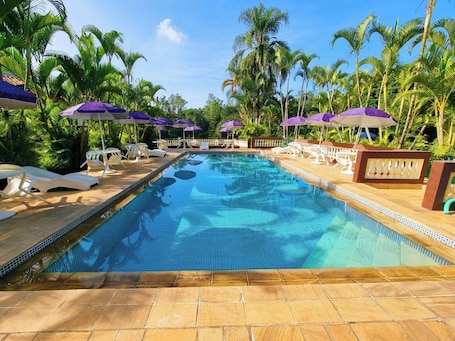 2 indoor pools, sun loungers