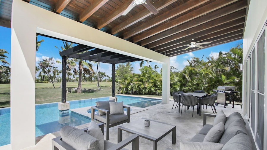 Golf Villa in Bavaro - Pool, Jacuzzi, Staff