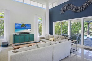 Comfort Villa, Patio, Garden View | Living area | Plasma TV - Golf Villa in Bavaro - Pool, Jacuzzi, Staff (Punta Cana)